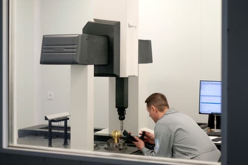 Coordinate measuring machine in one of LOMO's workshops