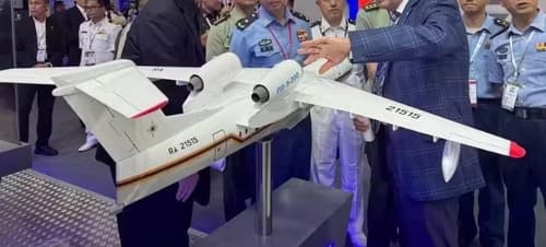 Modelo del Be-200 con PD-8