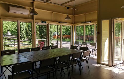 Cenador cubierto para alquilar en el parque "Sokolniki"