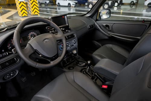 Interior del Lada Niva Travel de cuero genuino