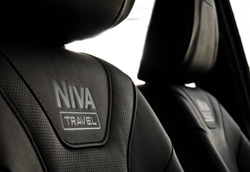Interior del Lada Niva Travel de cuero genuino