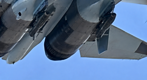 Bombas Yasin en los pilones del caza Su-30SM