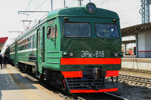 ER9E "Red Bird" train