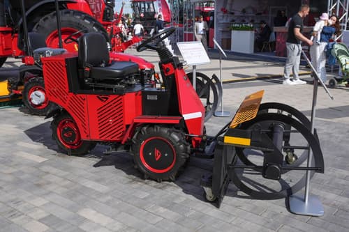 Empujador de forraje autopropulsado SPK-3