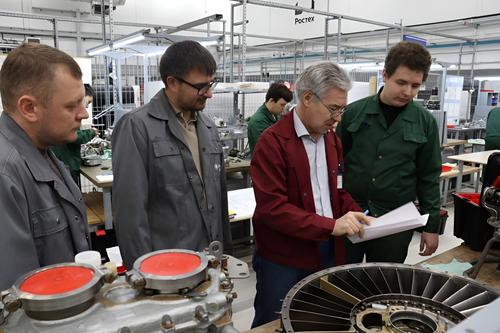 Montaje de motores en ODK-UMPO