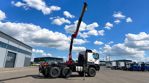 KAMAZ-65954 con grúa manipuladora