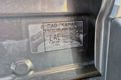 Информация о нечитаемом VIN-номере и о том, что такие авто надо отогнать на завод для замены, появилась в Сети среди автопользователей.<br>