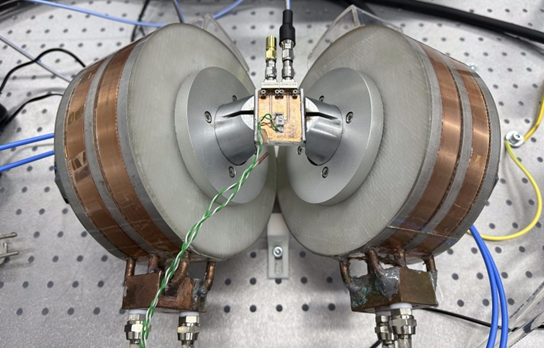 Установка, используемые в экспериментах лаборатории для измерений частот ферримагнитного резонанса и спинового тока