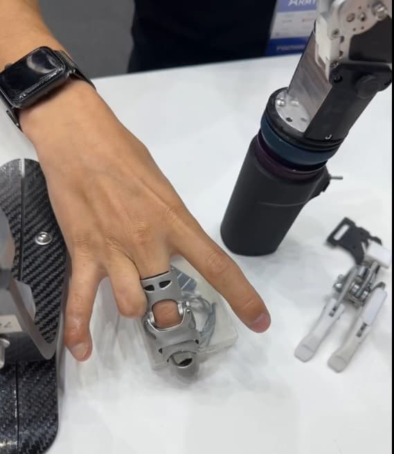 Металлический палец<br>