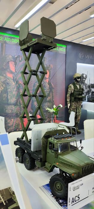 Модель фрагмента РЛС СКВП на подвижном средстве на World Defense Show 2024