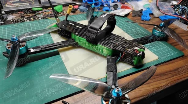 БПЛА cоздавался под будущие задачи, на опережение. Цветом он напоминает огурец, и, судя по фотоснимкам, его поверхность пупырчатого вида<br>