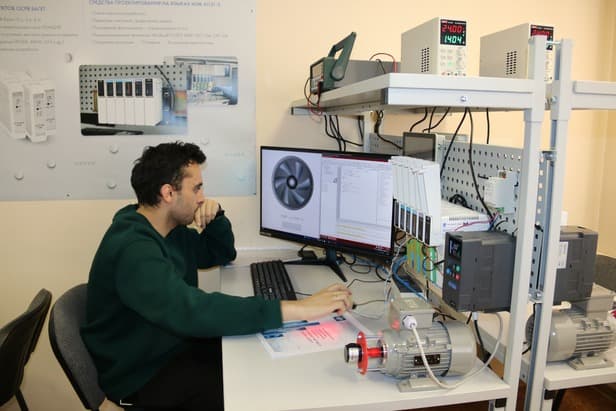 Educational and laboratory class of industrial automation at PetrSU