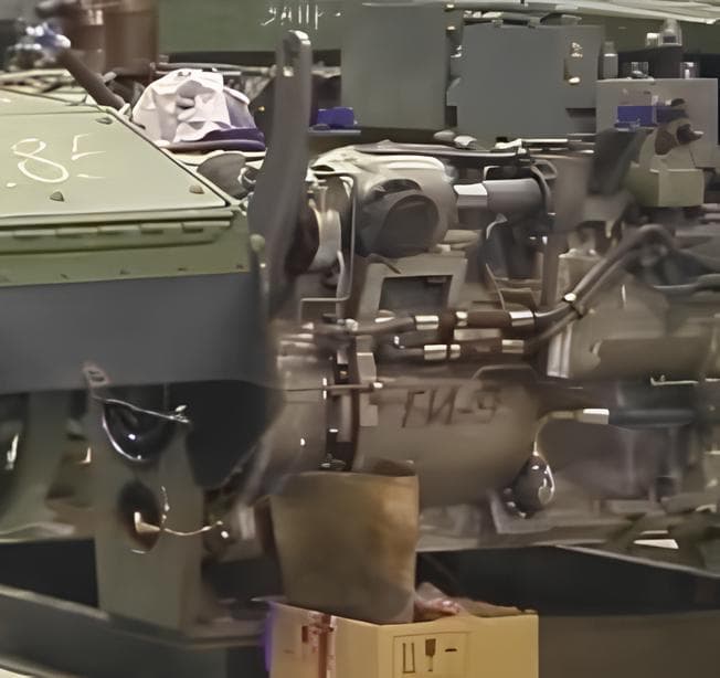Transmission of the T-14 "Armata" tank in the UVZ production workshop.