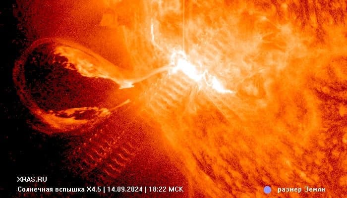 Вспышка X4.5 от 14 сентября 2024 года, скриншот из видео. Видео получено в линии 30.4 нм на основе изображений телескопа AIA на космическом аппарате SDO.