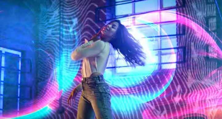 Kandinsky оживил визуал клипа, музыкальные партии написала модель SymFormer, а виртуальный ассистент Салют спел на бэк-вокале голосом Афины, одного из своих характеров