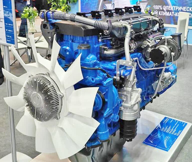 Это рядный шестицилиндровый двигатель с принудительным зажиганием, работающий на природном газе. 