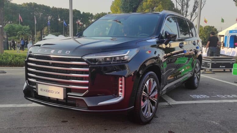 Almost nothing remains of the former Exeed VX, neither inside nor out. Even the bumper and radiator grille have become larger and have been redesigned.<br>