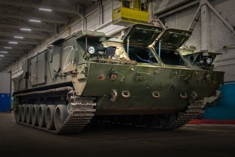 Гусеничная машина для ЗРК