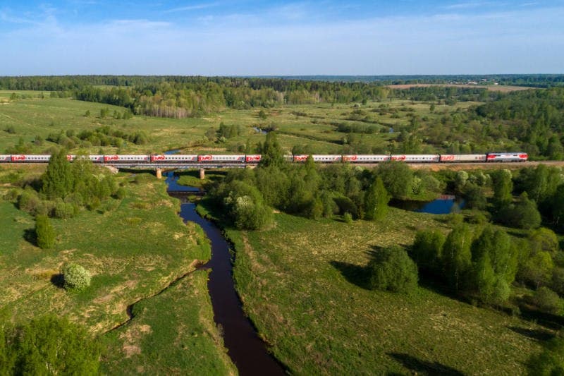 Поезд дальнего следования