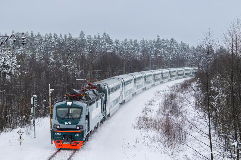 Tren de pasajeros de larga distancia