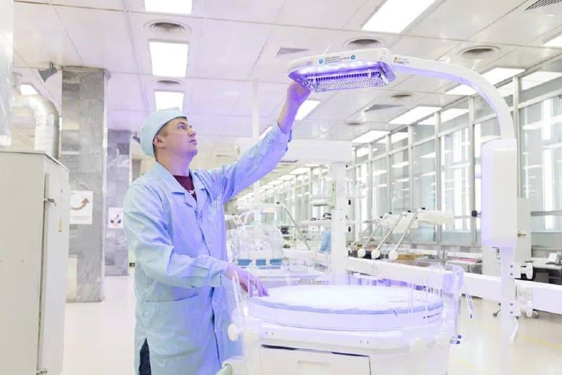 The development of Russian engineers is charged both from a socket and from a regular battery, and can work for four hours without recharging