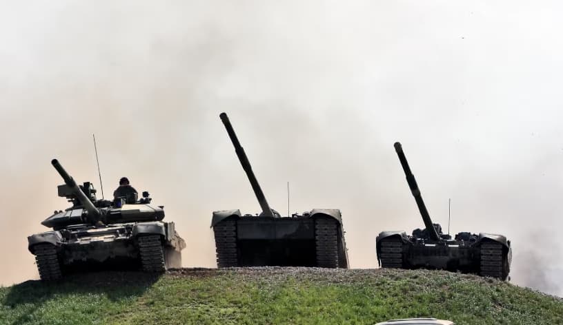 Танки Т-90С, Т-80У и Т-90А