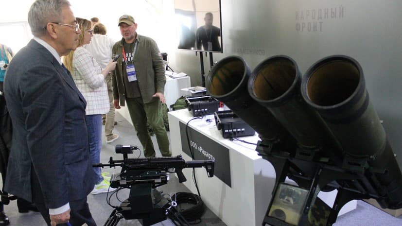 Макет пусковой установки с тремя тубусами для ракет ПТРК «Корнет