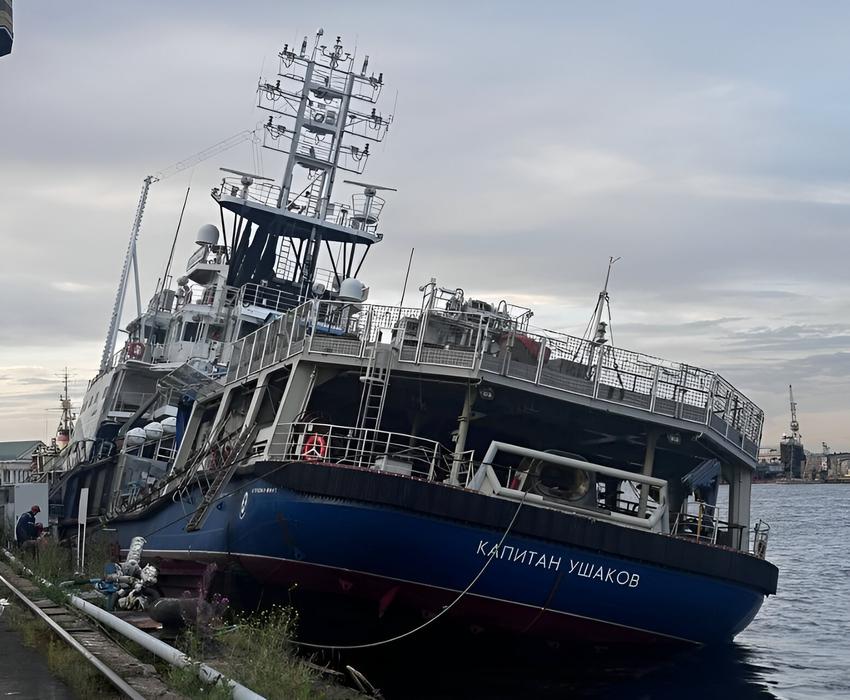 The sunken tugboat "Kapitan Ushakov" in the port of St. Petersburg