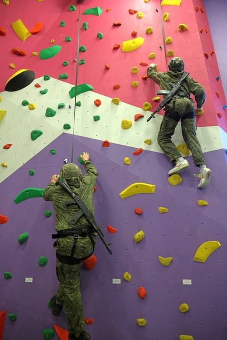 Военнослужащие в шлемах от «Триады-ТКО»