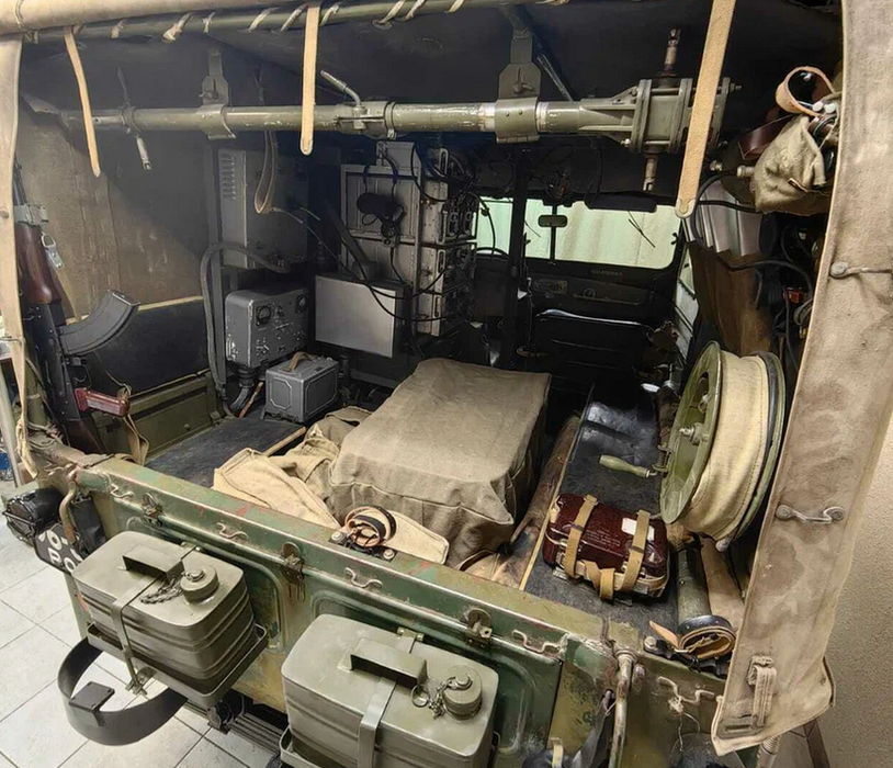 Внутри раритетного ГАЗ-69