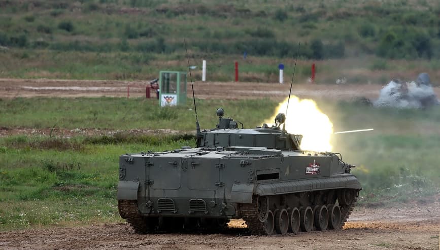&nbsp;БМП-3 ведёт огонь из пушки&nbsp; 2А72