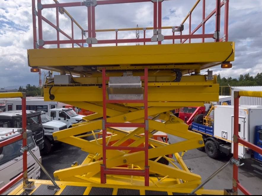 Самоходный подъёмник на шасси КамАЗ-43502