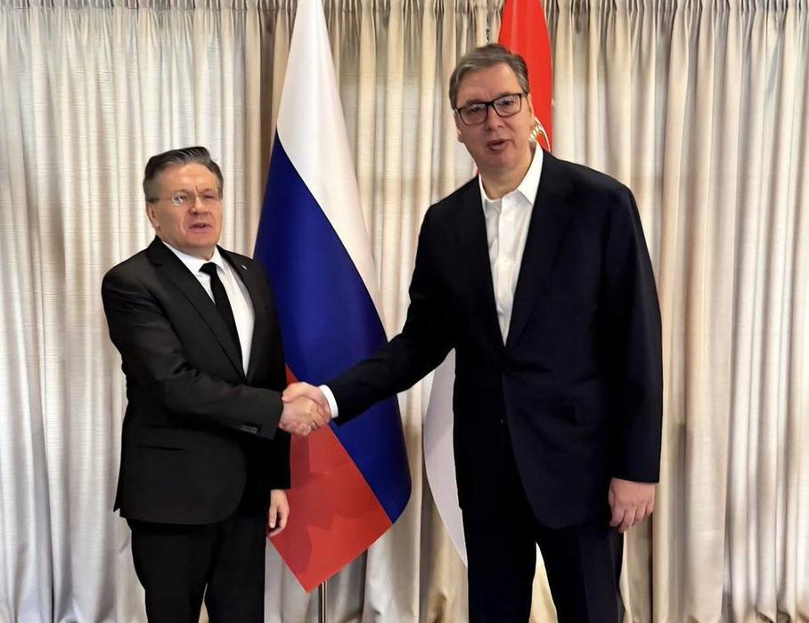 Head of Rosatom Alexey Likhachev and Serbian President Aleksandar Vučić
