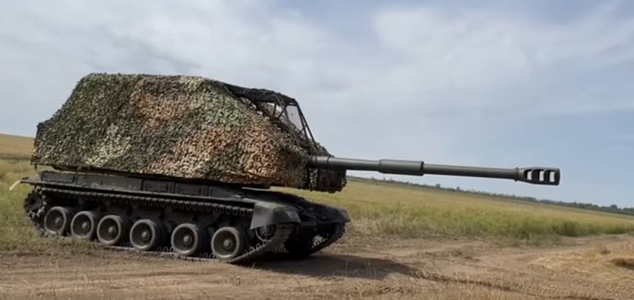 Cañón autopropulsado "Msta-SM" con "Zar-Mangal"