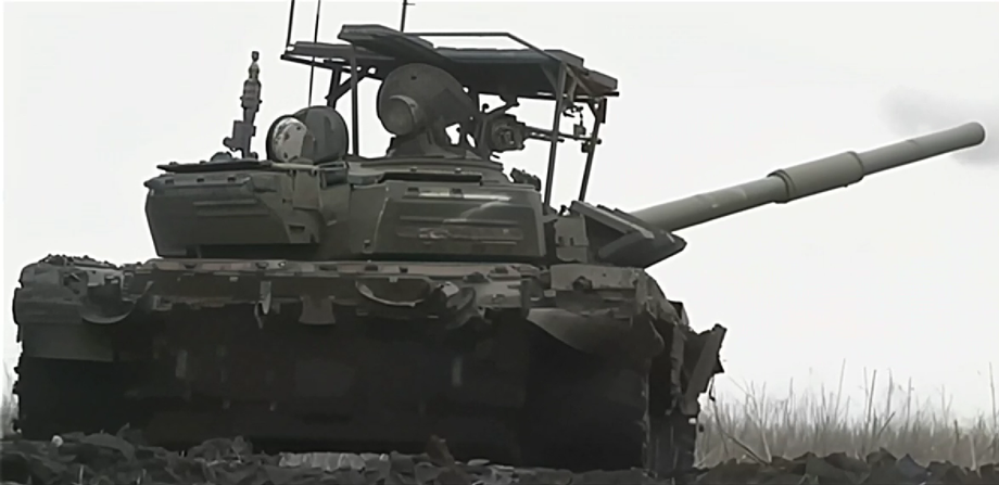Tank T-80BVM