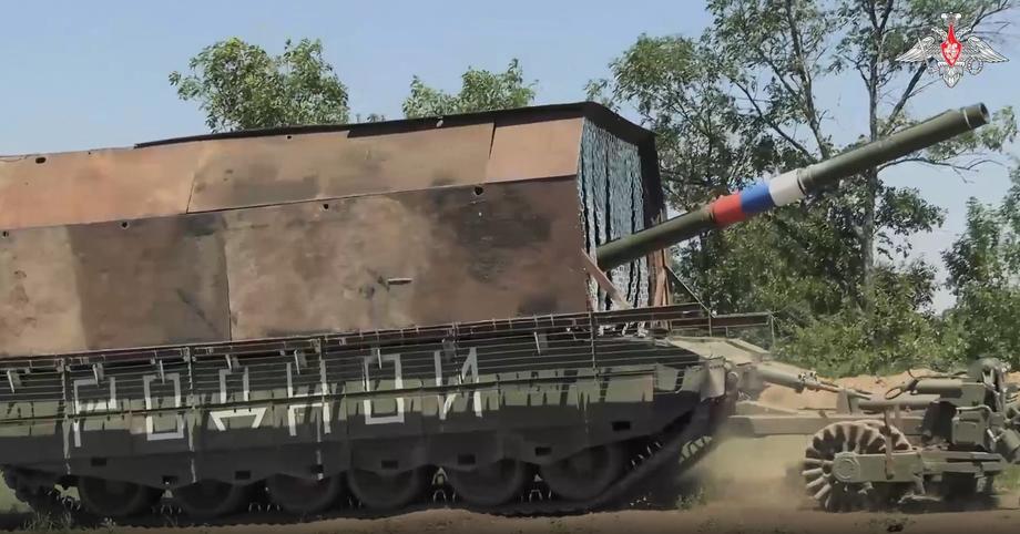Танк Т-80БВМ с минным тралом ТМТ-К