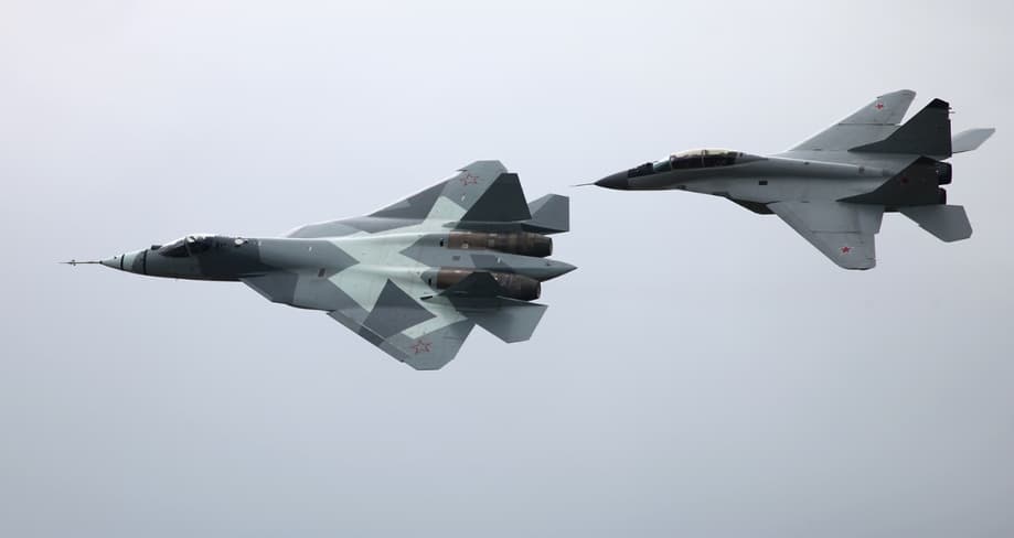Su-57 y MiG-29M2 