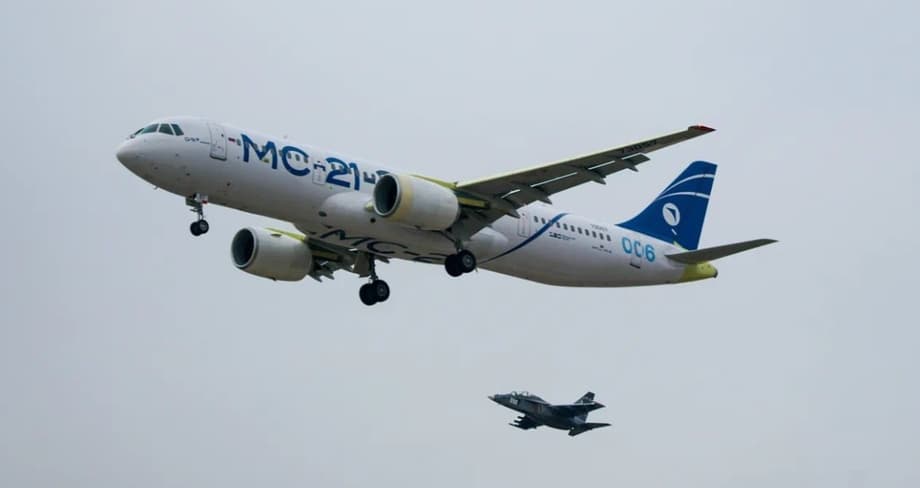 МС-21 на испытаниях с сопровождением Як-130М