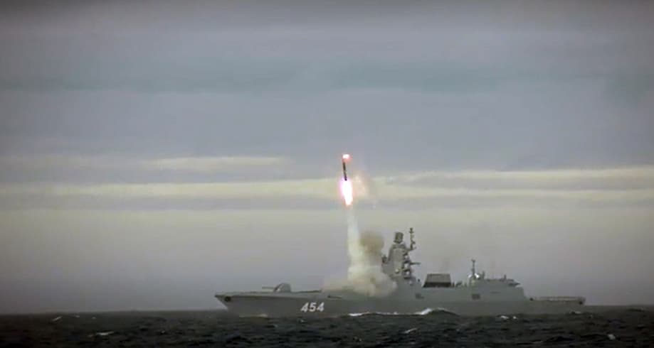Lanzamiento del "Zircón" desde el buque de guerra "Almirante de la Flota de la Unión Soviética Gorshkov" desde el área del Mar de Barents hacia un objetivo marítimo en el Mar Blanco