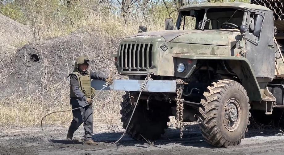 Конвейерный ремонт боевой техники организовали российские военные