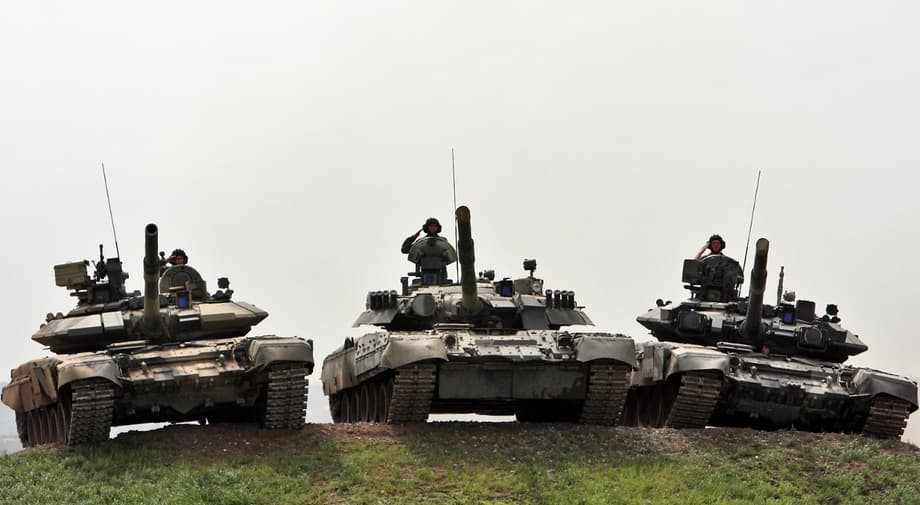 Танки Т-90С, Т-80У и Т-90А