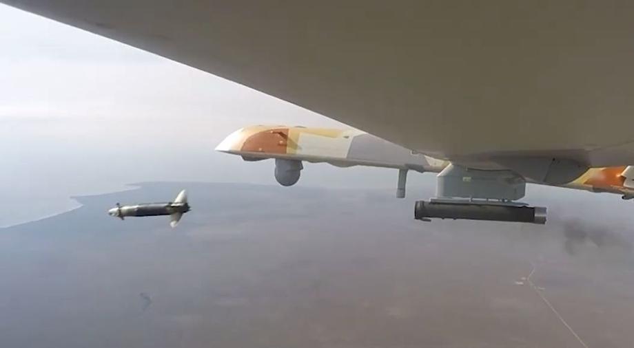  «Inojódets» y el misil J-UAV