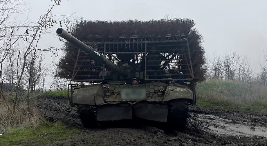 T-72B con protección tipo&nbsp;«Erizo» 