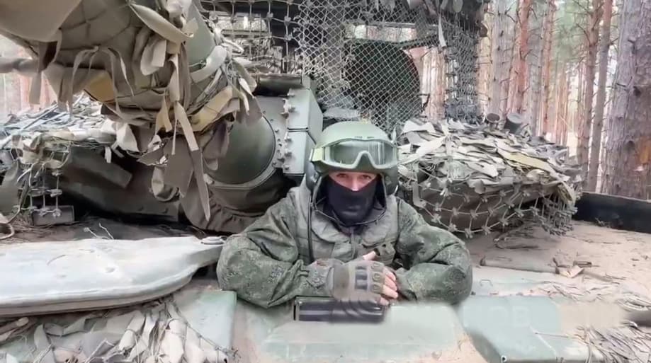 Зазубренные бойки сложной геометрической компоновки на танке Т-72Б3М образца 2022 года