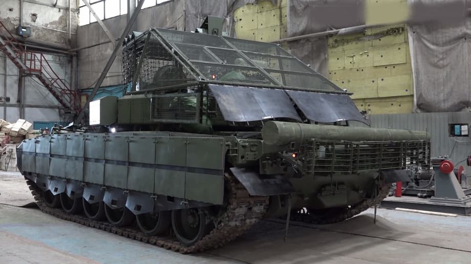 Т-80БВМ с новой антидроновой защитой 