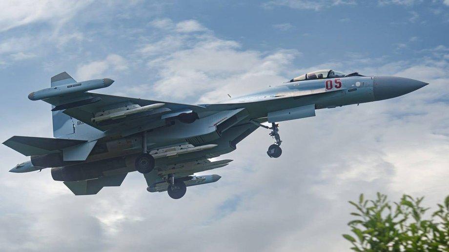 Су-35С с ракетами Р-77М