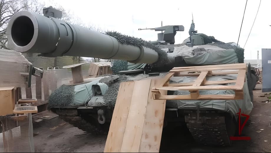 T-90 with an improvised cape on the barrel 