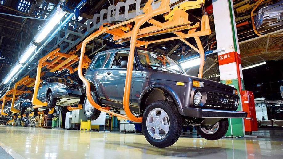 Сборка автомобилей LADA, архивное фото<br>
