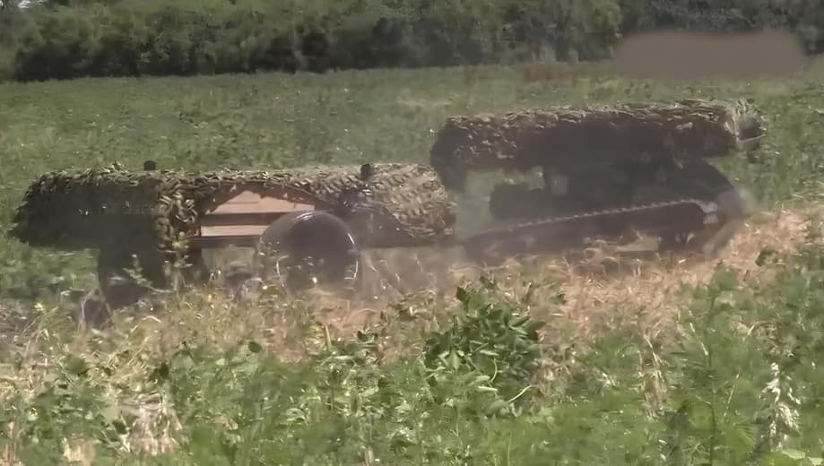 Dron terrestre casero sobre plataforma de orugas