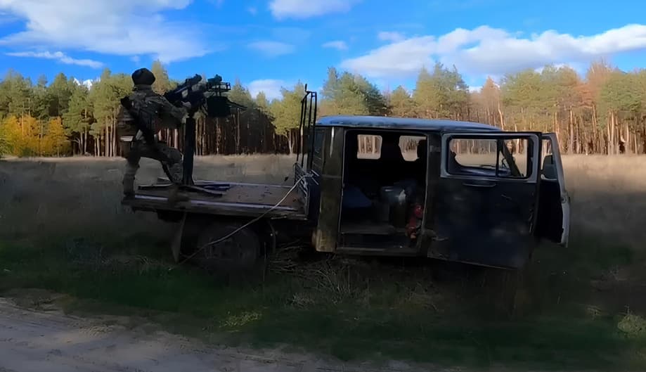 Maxim machine gun in the back of a UAZ "Fermer"